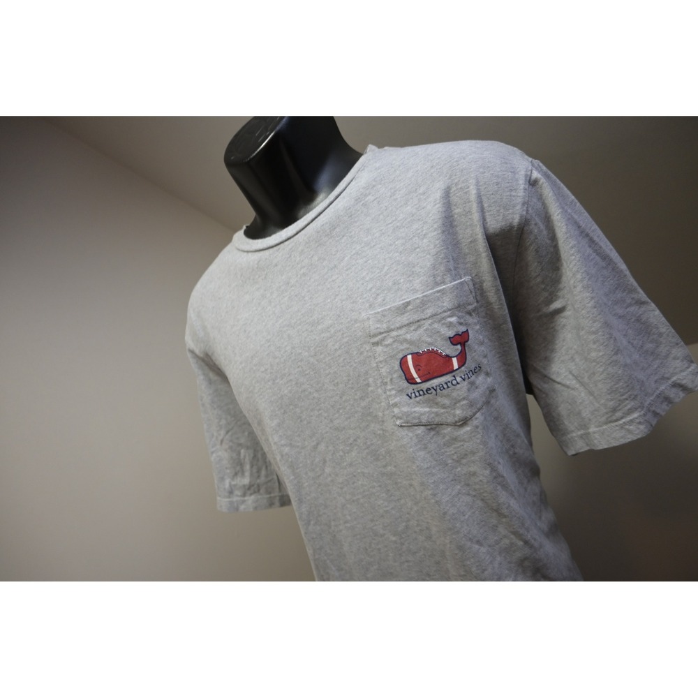 Vineyard Vines Pocket T-Shirt Mens Large Gray Football Whale Graphic Excellent